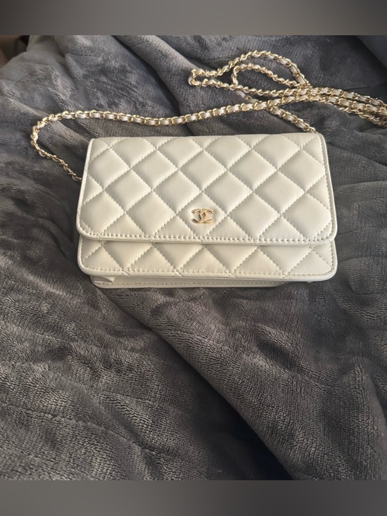 Source Unknown Handbags - White Quilted Crossbody with Gold Chain